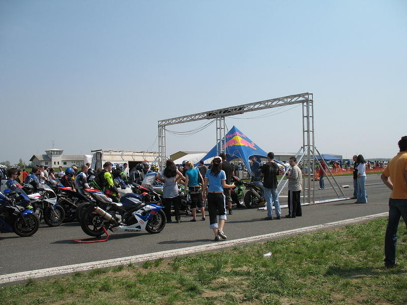 The bikers waiting for their first run