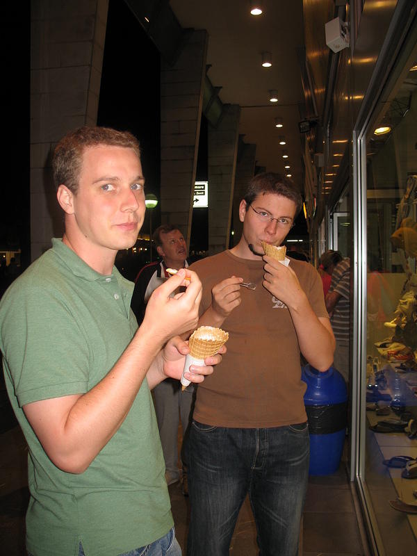 Sascha & me enjoying icecream