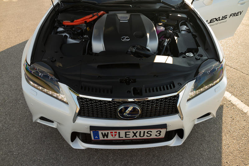 Lexus GS 450h front with engine bay